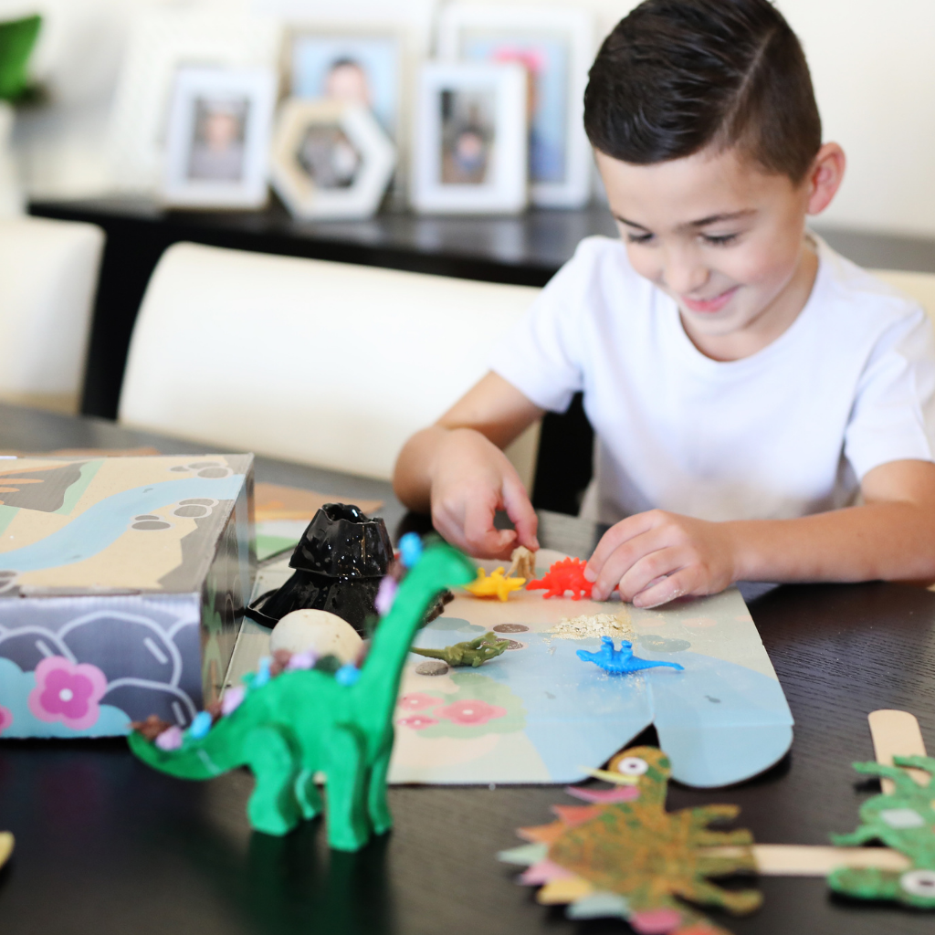 My Creative Box Little Learners Dinosaur Activity Box. Science, Arts, Craft, STEAM, Learning and 4 - 7 years Educational Fun. Kids Gift and Subscription Box. 